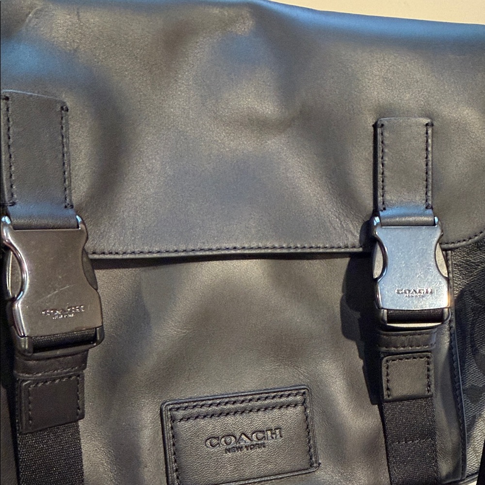 Coach Men’s Black Messenger Bag with Signature Side Panels - Picture 4 of 5